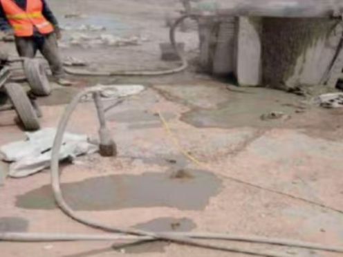 雁峰水泥混凝土路面板底注浆技术 路面脱空注浆整治方案