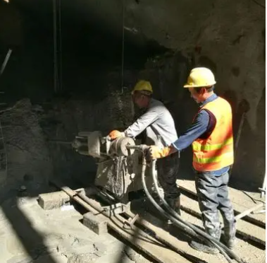 雁峰水下抗分散灌浆料特点 水下不分散注浆料介绍